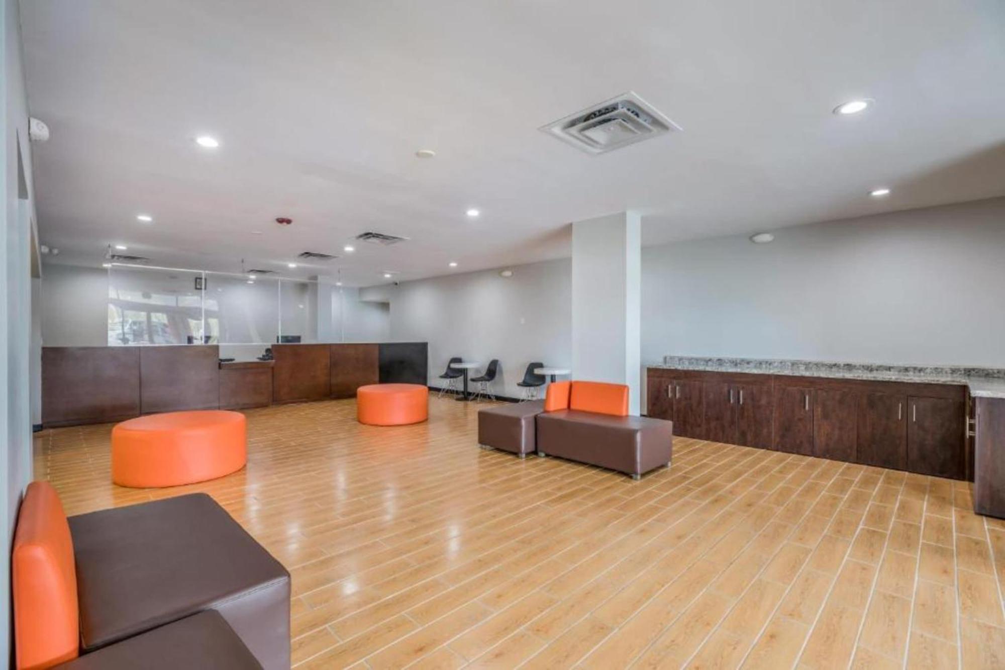 Oyo Hotel Orlando Airport Экстерьер фото